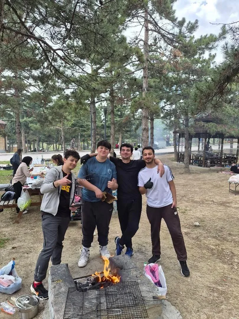 Selçuk Üniversitesi Edebiyat Fakültesi Psikoloji Bölümü olarak, 10 Mayıs Psikologlar Gününde akademik personelimiz ve öğrencilerimizin katılımıyla bölüm pikniği etkinliği gerçekleştirilmiştir.